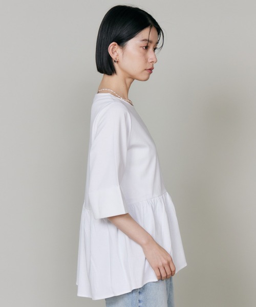 I.T.'S international(イッツインターナショナル)の「スーピマコットン ペプラムギャザープルオーバー(Tシャツ/カットソー・レディース・ダークブラウン/ネイビー/ホワイト・フリー)」の5枚目の写真