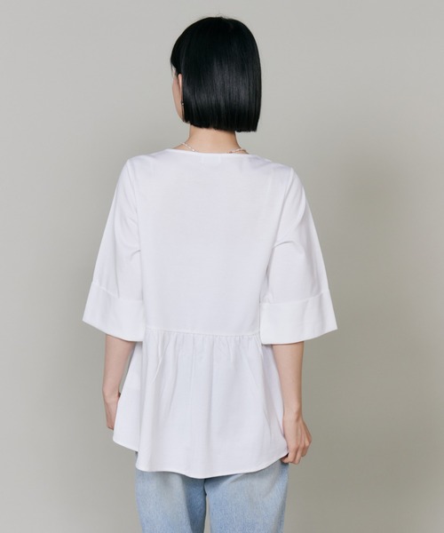 I.T.'S international(イッツインターナショナル)の「スーピマコットン ペプラムギャザープルオーバー(Tシャツ/カットソー・レディース・ダークブラウン/ネイビー/ホワイト・フリー)」の6枚目の写真