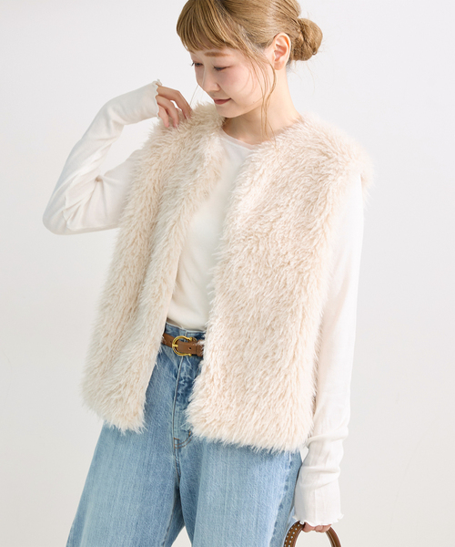 B.C STOCK（ベーセーストック）の「FUR VEST（ベスト・レディース・グレー/ベージュ/アイボリー・FREE）」の2枚目の写真
