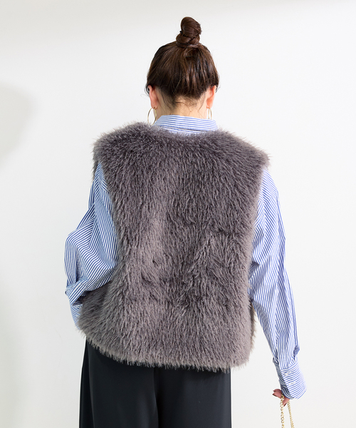 B.C STOCK（ベーセーストック）の「FUR VEST（ベスト・レディース・グレー/ベージュ/アイボリー・FREE）」の11枚目の写真