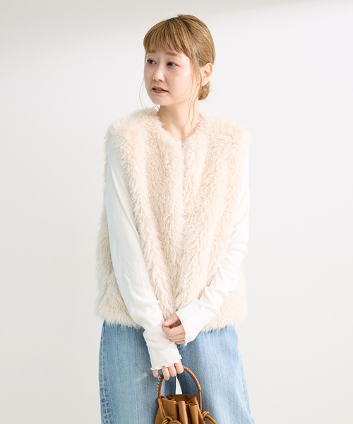 B.C STOCK（ベーセーストック）の「FUR VEST（ベスト・レディース・グレー/ベージュ/アイボリー・FREE）」の16枚目の写真