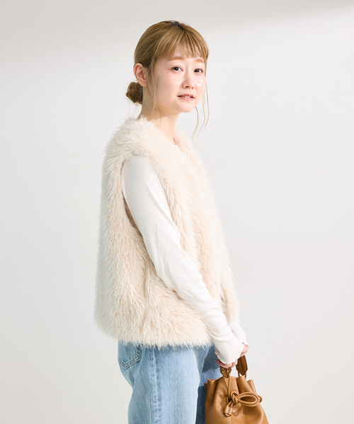 B.C STOCK（ベーセーストック）の「FUR VEST（ベスト・レディース・グレー/ベージュ/アイボリー・FREE）」の17枚目の写真