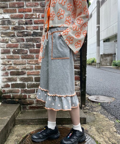 HELLO.SANFRANCISCO(ハローサンフランシスコ)の「【HELLO.SANFRANCISCO】裾フリル星柄スウェットハーフパンツ(その他パンツ・レディース・ライトグレー/グレー・ONE SIZE)」の4枚目の写真