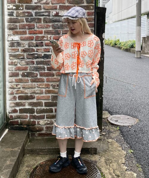 HELLO.SANFRANCISCO(ハローサンフランシスコ)の「【HELLO.SANFRANCISCO】裾フリル星柄スウェットハーフパンツ(その他パンツ・レディース・ライトグレー/グレー・ONE SIZE)」の6枚目の写真