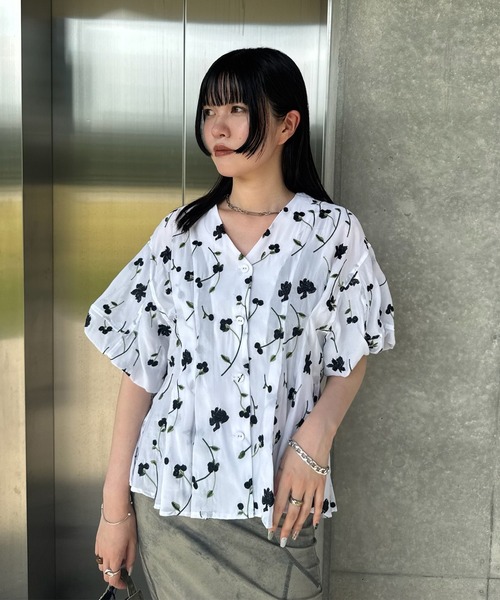 Ameri(アメリ)の「LUCIA BERRY EMBROIDERY SEER GOWN(シャツ/ブラウス・レディース・ホワイト/ブラウン・FREE)」の13枚目の写真