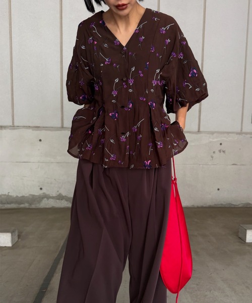 Ameri(アメリ)の「LUCIA BERRY EMBROIDERY SEER GOWN(シャツ/ブラウス・レディース・ホワイト/ブラウン・FREE)」の4枚目の写真