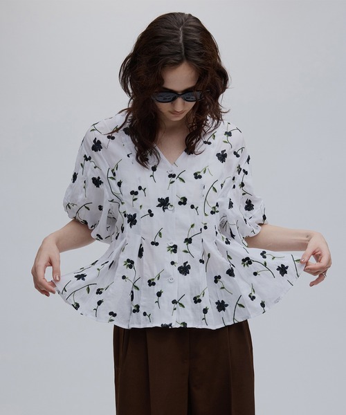 Ameri(アメリ)の「LUCIA BERRY EMBROIDERY SEER GOWN(シャツ/ブラウス・レディース・ホワイト/ブラウン・FREE)」の21枚目の写真