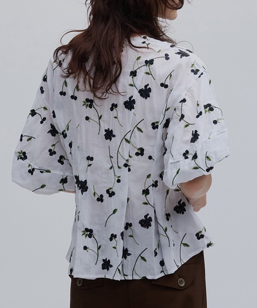 Ameri(アメリ)の「LUCIA BERRY EMBROIDERY SEER GOWN(シャツ/ブラウス・レディース・ホワイト/ブラウン・FREE)」の22枚目の写真