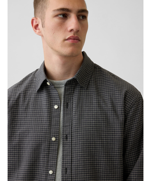 GAP(ギャップ)の「リラックスフィット クロップド ストレートヘム オックスフォードシャツ(シャツ/ブラウス・メンズ・ブルー系その他/ホワイト×ブルー/ブラウン系その他・XS/S/M/L/XL)」の9枚目の写真