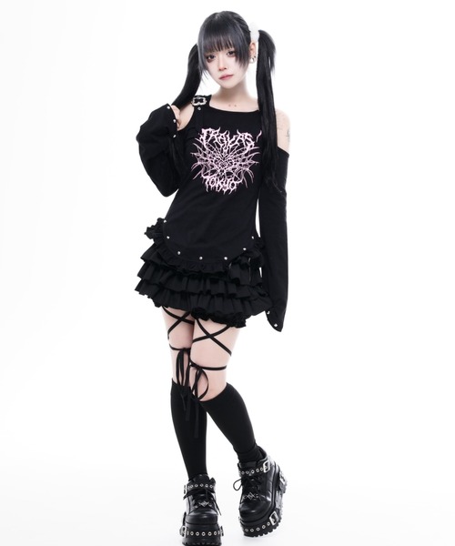 TRAVAS TOKYO(トラバス トウキョウ)の「『TRAVAS TOKYO/トラバス トーキョー』ゴシックロゴオフショルトップス(Tシャツ/カットソー・レディース・ブラック×ホワイト/ブラック×ピンク・FREE)」の6枚目の写真