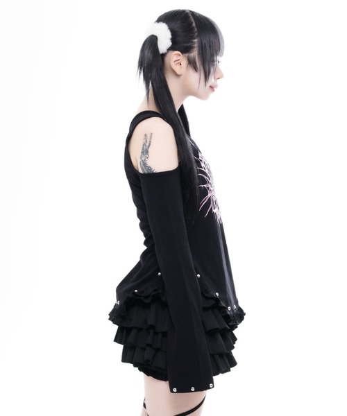 TRAVAS TOKYO(トラバス トウキョウ)の「『TRAVAS TOKYO/トラバス トーキョー』ゴシックロゴオフショルトップス(Tシャツ/カットソー・レディース・ブラック×ホワイト/ブラック×ピンク・FREE)」の7枚目の写真