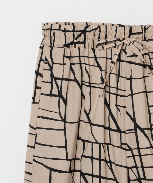 HELIOPOLE(エリオポール)の「COTTONLAWN PRINT EASY PANTS / コットン ローン プリント イージー パンツ(その他パンツ・レディース・ベージュ・38)」の4枚目の写真