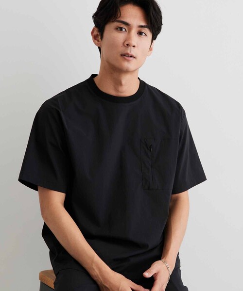 THE SHOP TK (ザ ショップ ティーケー )の「【接触冷感/洗濯機OK/セットアップ可】ナイロンストレッチ半袖Tシャツ(Tシャツ/カットソー・メンズ・ダークグレー/ブラック・02/03)」の2枚目の写真