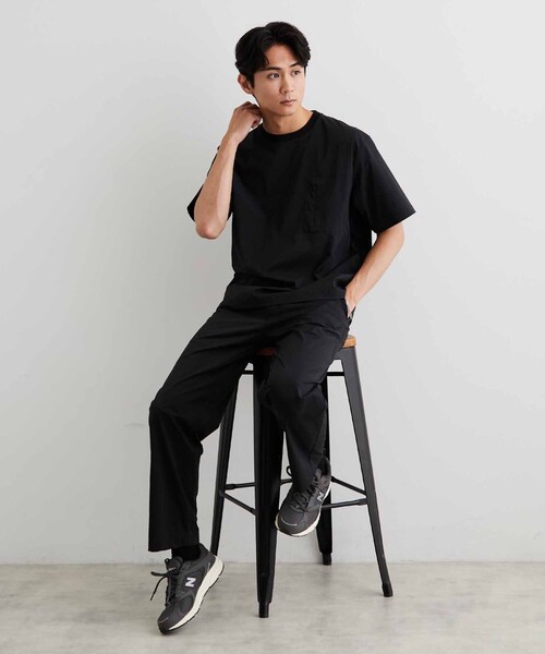 THE SHOP TK (ザ ショップ ティーケー )の「【接触冷感/洗濯機OK/セットアップ可】ナイロンストレッチ半袖Tシャツ(Tシャツ/カットソー・メンズ・ダークグレー/ブラック・02/03)」の5枚目の写真