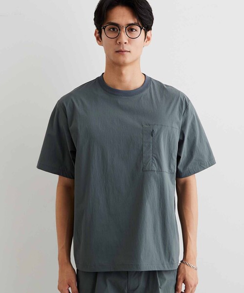 THE SHOP TK (ザ ショップ ティーケー )の「【接触冷感/洗濯機OK/セットアップ可】ナイロンストレッチ半袖Tシャツ(Tシャツ/カットソー・メンズ・ダークグレー/ブラック・02/03)」の11枚目の写真