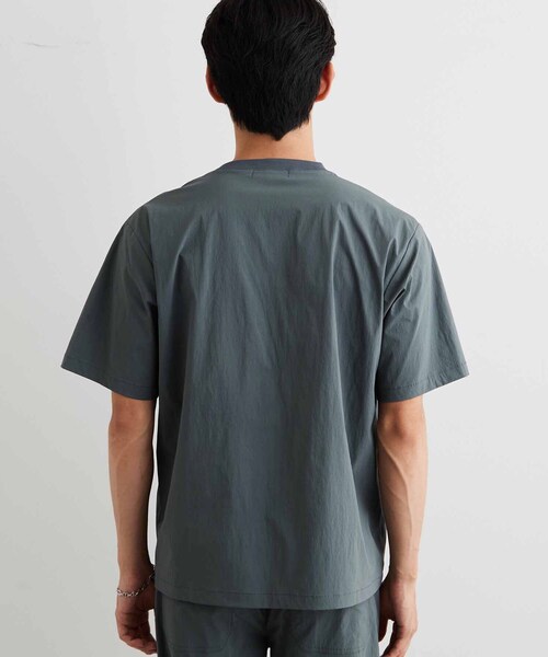 THE SHOP TK (ザ ショップ ティーケー )の「【接触冷感/洗濯機OK/セットアップ可】ナイロンストレッチ半袖Tシャツ(Tシャツ/カットソー・メンズ・ダークグレー/ブラック・02/03)」の13枚目の写真
