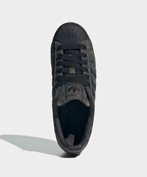 adidas(アディダス)の「スーパースター 82 シューズ / Superstar 82 Shoes / アディダスオリジナルス adidas Originals(スニーカー・メンズ・ブラック・24.0cm/24.5cm/23.0cm/23.5cm/28.0cm/28.5cm/29.0cm/22.0cm/27.0cm/22.5cm/27.5cm/25.0cm/25.5cm/26.0cm/26.5cm)」の2枚目の写真