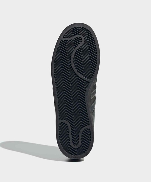adidas(アディダス)の「スーパースター 82 シューズ / Superstar 82 Shoes / アディダスオリジナルス adidas Originals(スニーカー・メンズ・ブラック・24.0cm/24.5cm/23.0cm/23.5cm/28.0cm/28.5cm/29.0cm/22.0cm/27.0cm/22.5cm/27.5cm/25.0cm/25.5cm/26.0cm/26.5cm)」の3枚目の写真