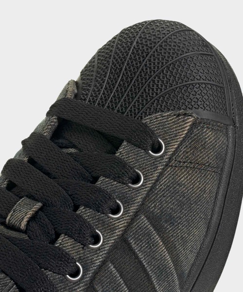 adidas(アディダス)の「スーパースター 82 シューズ / Superstar 82 Shoes / アディダスオリジナルス adidas Originals(スニーカー・メンズ・ブラック・24.0cm/24.5cm/23.0cm/23.5cm/28.0cm/28.5cm/29.0cm/22.0cm/27.0cm/22.5cm/27.5cm/25.0cm/25.5cm/26.0cm/26.5cm)」の7枚目の写真