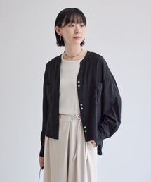 バックレースブラウス