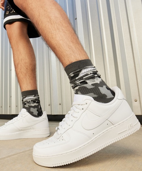 NIKE(ナイキ)の「NIKE AIR FORCE 1 07 CW2288-111(スニーカー・メンズ・ホワイト・26cm/27.5cm/27cm/28cm/26.5cm)」の6枚目の写真