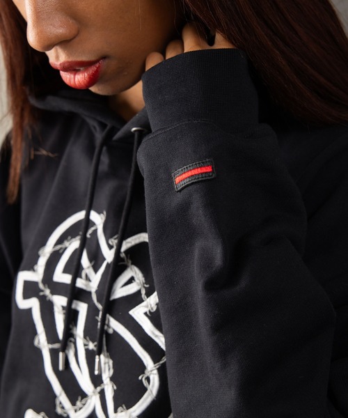 FUBU（ フブ）の「FUBU フブ M’S BARBED WIRE OG LOGO HOODIE/バーブワイヤーOGロゴフーディー（パーカー・メンズ・アッシュグレー/ブラック・M/L/XL/XXL）」の19枚目の写真