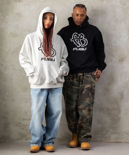 FUBU（ フブ）の「FUBU フブ M’S BARBED WIRE OG LOGO HOODIE/バーブワイヤーOGロゴフーディー（パーカー・メンズ・アッシュグレー/ブラック・M/L/XL/XXL）」の4枚目の写真