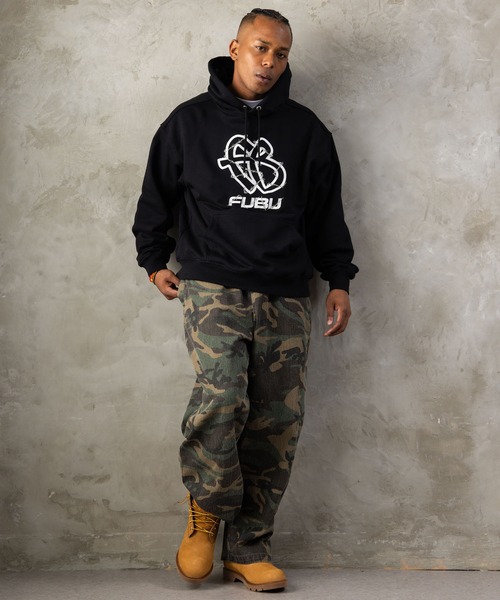 FUBU（ フブ）の「FUBU フブ M’S BARBED WIRE OG LOGO HOODIE/バーブワイヤーOGロゴフーディー（パーカー・メンズ・アッシュグレー/ブラック・M/L/XL/XXL）」の6枚目の写真