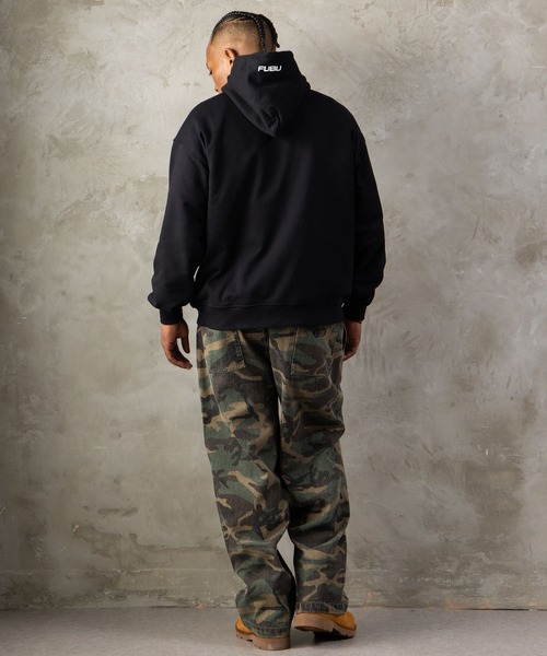 FUBU（ フブ）の「FUBU フブ M’S BARBED WIRE OG LOGO HOODIE/バーブワイヤーOGロゴフーディー（パーカー・メンズ・アッシュグレー/ブラック・M/L/XL/XXL）」の7枚目の写真