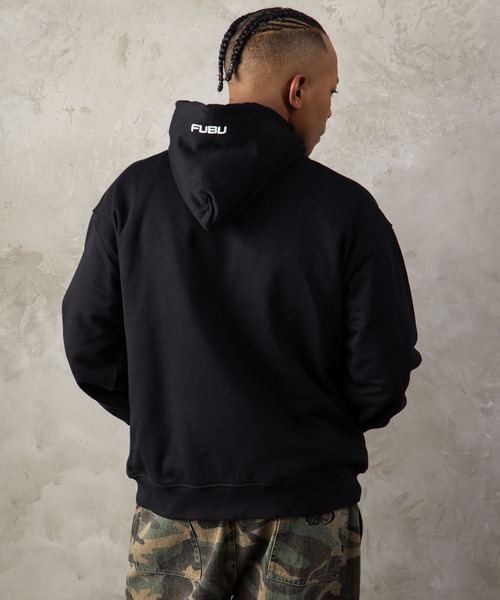 FUBU（ フブ）の「FUBU フブ M’S BARBED WIRE OG LOGO HOODIE/バーブワイヤーOGロゴフーディー（パーカー・メンズ・アッシュグレー/ブラック・M/L/XL/XXL）」の5枚目の写真