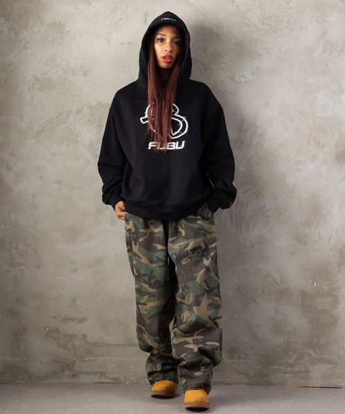 FUBU（ フブ）の「FUBU フブ M’S BARBED WIRE OG LOGO HOODIE/バーブワイヤーOGロゴフーディー（パーカー・メンズ・アッシュグレー/ブラック・M/L/XL/XXL）」の10枚目の写真