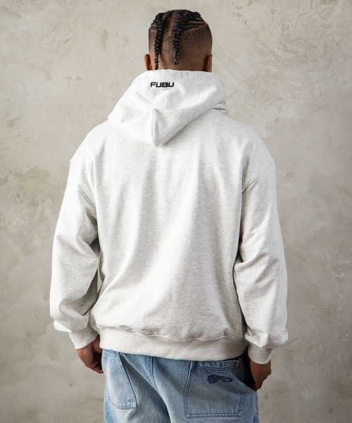 FUBU（ フブ）の「FUBU フブ M’S BARBED WIRE OG LOGO HOODIE/バーブワイヤーOGロゴフーディー（パーカー・メンズ・アッシュグレー/ブラック・M/L/XL/XXL）」の12枚目の写真