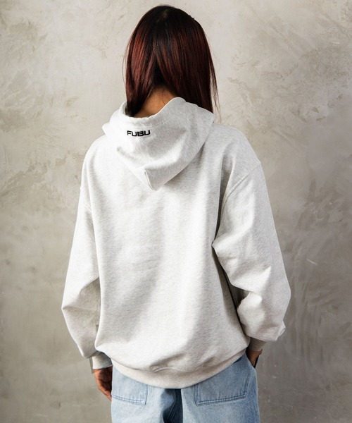 FUBU（ フブ）の「FUBU フブ M’S BARBED WIRE OG LOGO HOODIE/バーブワイヤーOGロゴフーディー（パーカー・メンズ・アッシュグレー/ブラック・M/L/XL/XXL）」の16枚目の写真