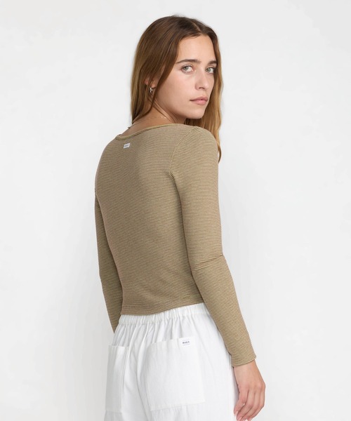 RVCA(ルーカ)の「RVCA ウィメンズ JUNGLE LS SCOOP NECK ロンT 【2026年秋冬モデル】/ルーカショート丈リブ長袖ロンT(Tシャツ/カットソー・レディース・カーキ・X-SMALL/SMALL/MEDIUM)」の3枚目の写真