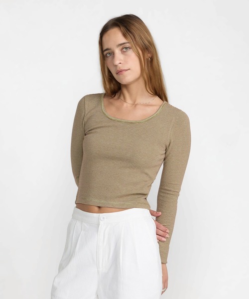 RVCA(ルーカ)の「RVCA ウィメンズ JUNGLE LS SCOOP NECK ロンT 【2026年秋冬モデル】/ルーカショート丈リブ長袖ロンT(Tシャツ/カットソー・レディース・カーキ・X-SMALL/SMALL/MEDIUM)」の4枚目の写真