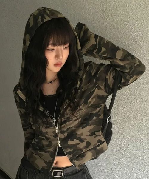SHERU(シェル)の「迷彩柄ジップパーカー クロップド丈 フード付き 長袖トップス Y2K(パーカー・レディース・カーキ・M)」の11枚目の写真