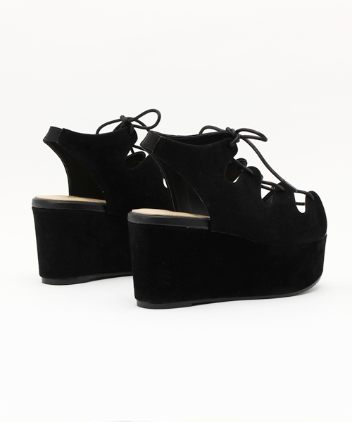 one after another NICE CLAUP（ワンアフターアナザーナイスクラップ）の「【ナイスクラップ】厚底レースアップサンダル（サンダル・レディース・レッド/ブラック/キャメル・LARGE/SMALL/MEDIUM）」の6枚目の写真