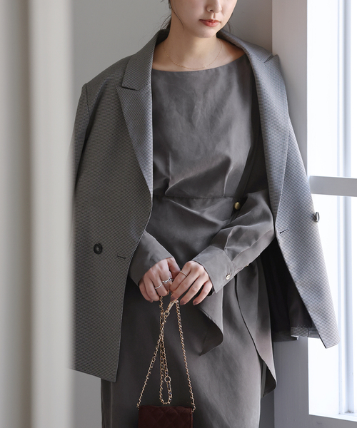 La TOTALITE（ラトータリテ）の「【洗える】ウエストラッフルワンピース（ワンピース・レディース・チャコールグレー/ネイビー・38/36）」の4枚目の写真