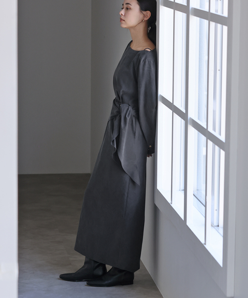 La TOTALITE（ラトータリテ）の「【洗える】ウエストラッフルワンピース（ワンピース・レディース・チャコールグレー/ネイビー・38/36）」の13枚目の写真