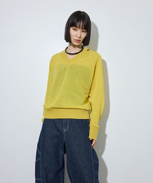 ADAM ET ROPE'（アダムエロペ）の「【サステナブル】ハイツイストウールコンビVニット（ニット/セーター・レディース・ブラック/マスタード/オフホワイト・FREE）」の3枚目の写真