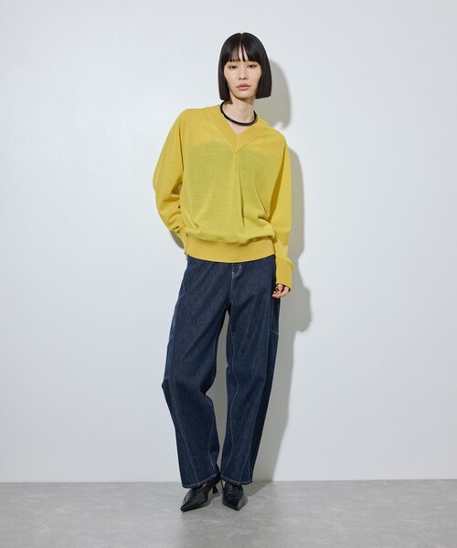 ADAM ET ROPE'（アダムエロペ）の「【サステナブル】ハイツイストウールコンビVニット（ニット/セーター・レディース・ブラック/マスタード/オフホワイト・FREE）」の4枚目の写真