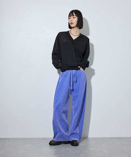 ADAM ET ROPE'（アダムエロペ）の「【サステナブル】ハイツイストウールコンビVニット（ニット/セーター・レディース・ブラック/マスタード/オフホワイト・FREE）」の5枚目の写真