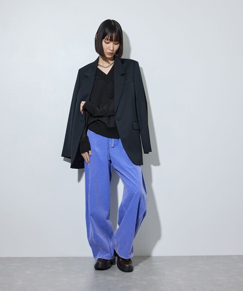 ADAM ET ROPE'（アダムエロペ）の「【サステナブル】ハイツイストウールコンビVニット（ニット/セーター・レディース・ブラック/マスタード/オフホワイト・FREE）」の6枚目の写真