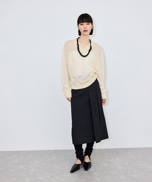 ADAM ET ROPE'（アダムエロペ）の「【サステナブル】ハイツイストウールコンビVニット（ニット/セーター・レディース・ブラック/マスタード/オフホワイト・FREE）」の7枚目の写真
