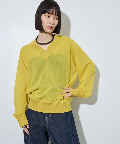 ADAM ET ROPE'（アダムエロペ）の「【サステナブル】ハイツイストウールコンビVニット（ニット/セーター・レディース・ブラック/マスタード/オフホワイト・FREE）」の16枚目の写真