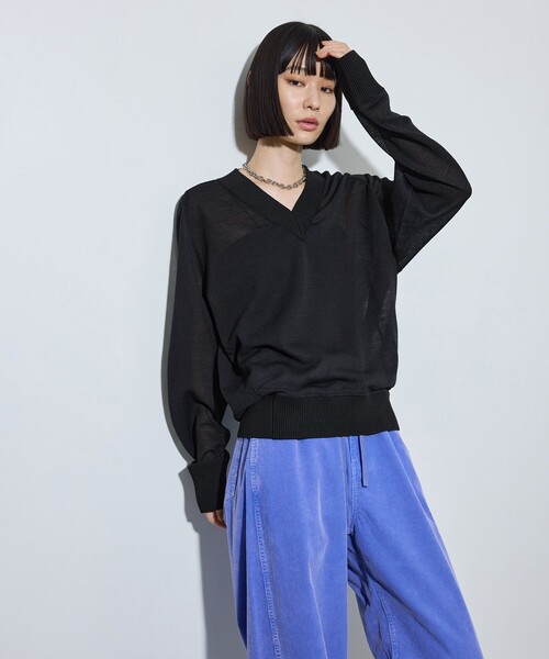 ADAM ET ROPE'（アダムエロペ）の「【サステナブル】ハイツイストウールコンビVニット（ニット/セーター・レディース・ブラック/マスタード/オフホワイト・FREE）」の18枚目の写真