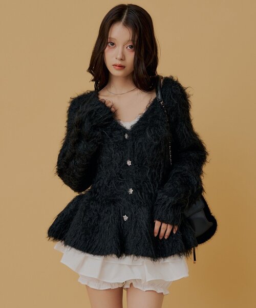 Chico(チコ)の「ビジューボタンペプラムニット+バルーンキャミセット(ニット/セーター・レディース・ブラック/アイボリー/ピンク/グレー・FREE)」の2枚目の写真