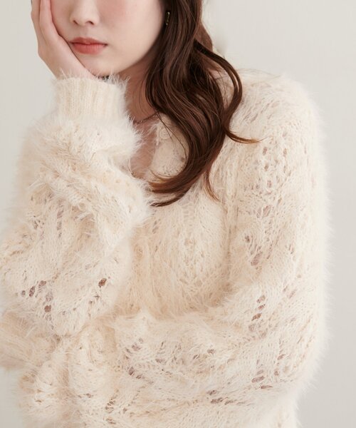 natural couture（ナチュラルクチュール）の「フェザー透かし編みカーディガン（カーディガン/ボレロ・レディース・ピンク/チャコールグレー/ブラウン/アイボリー・FREE）」の2枚目の写真