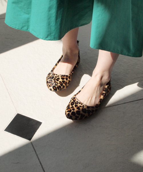 COMING ATTRACTIONS(カミングアトラクションズ)の「【別注】COMING ATTRACTIONS / バレエシューズ レオパード ポニー(バレエシューズ・レディース・ブラウン/ブラウン系その他・38/37/39/36)」の2枚目の写真