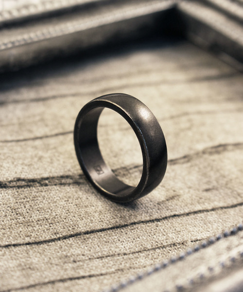 Vaya Con Dios（ヴァヤコンディオス）の「【VayaConDios/ヴァヤコンディオス】ステンレス製シンプルVDリング（リング・メンズ・アンティークシルバー/ゴールド/ブラック/シルバー/ピンクゴールド/シルバー系その他・19号/17号/21号/#17/#21/#19/#9/#13/#11）」の3枚目の写真